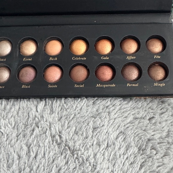 Laura Geller The Delectables Eyeshadow Palette - Green, Gold, Blue - Picture 6 of 7